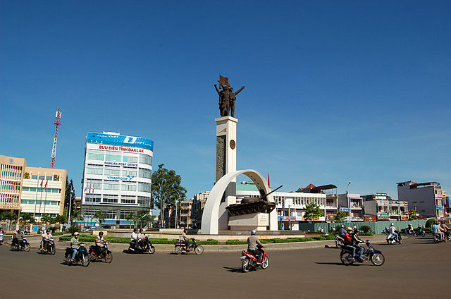 640px Bun Ma Thut city square